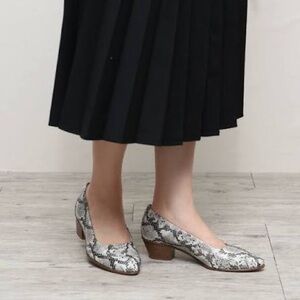 NEW!! Women’s Clarks Sense 35 Court Grey Snake Print Pump Heels Size 6M